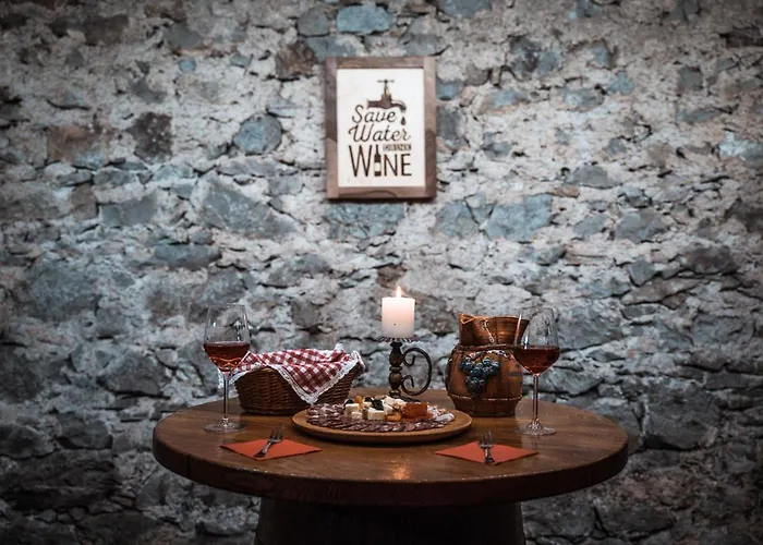 Vineyard Skatlar 2 *