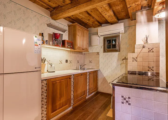 בית כפרי Vineyard Skatlar 2 *